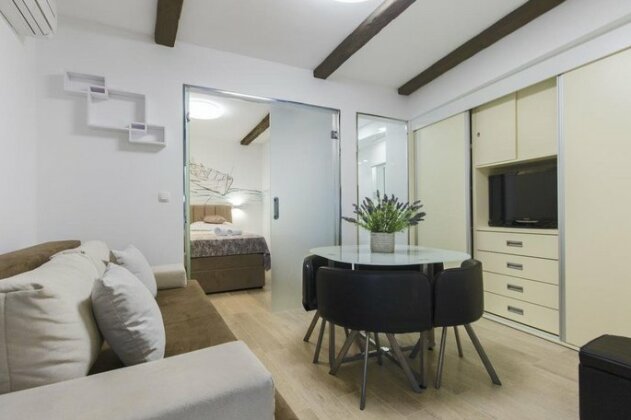 Derek Apartments - Photo2