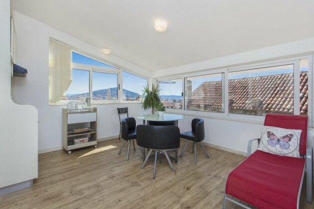 Derek Apartments - Photo4