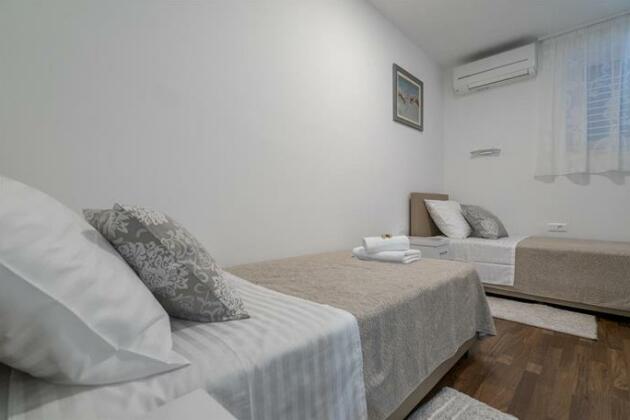 Drop In Split Luxury Suites - Photo4
