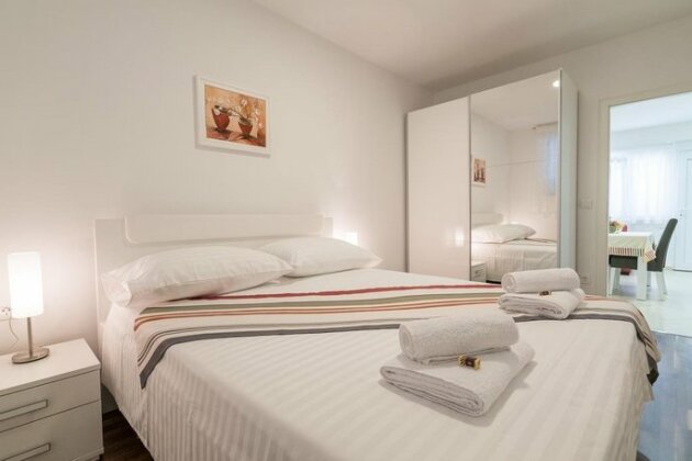 Drop In Split Luxury Suites - Photo5