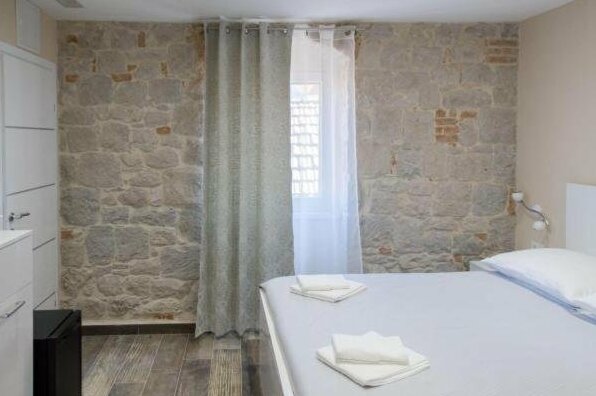 Elegant Residence Rooms & Apartments - Photo5
