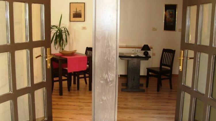 Elena Rooms - Photo4