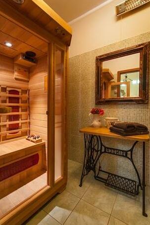 Emperor's Suites - Photo2