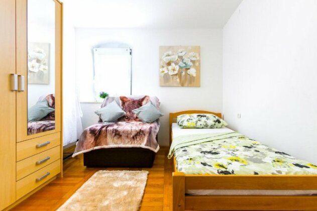 Emy & Ella Old Centre Apartment - Photo4