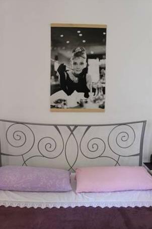 Guest House Movie - Photo5