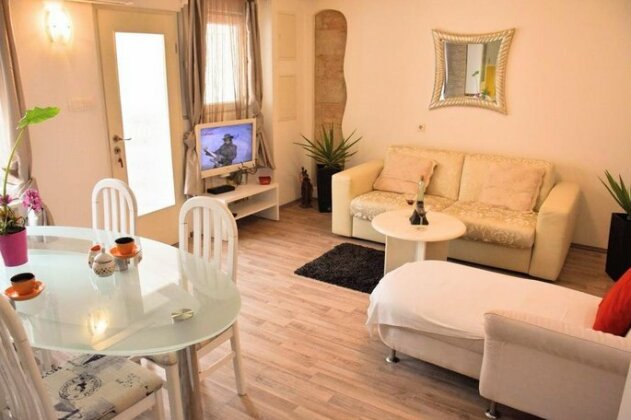 Guesthouse Dora Varos - Photo4