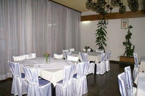 Hostel Zeljeznicar - Photo3
