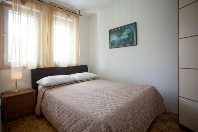 Ideal Location Split Apartments - Photo4