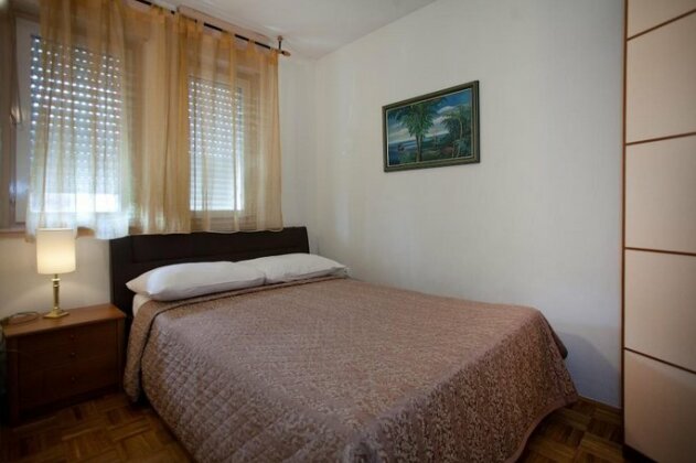Ideal Location Split Apartments - Photo5