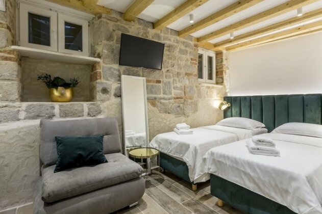 Miara Luxury Rooms - Photo4