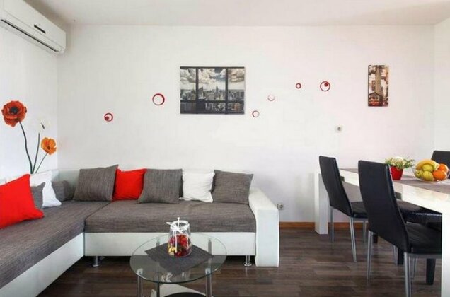 Modern Split Apartment - Photo2