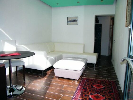 Old Town Luxury Suites President - Photo4