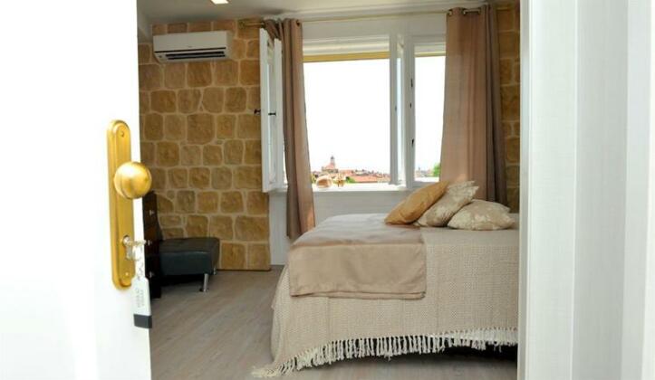Palace Queen Mary Luxury Rooms Split - Photo4