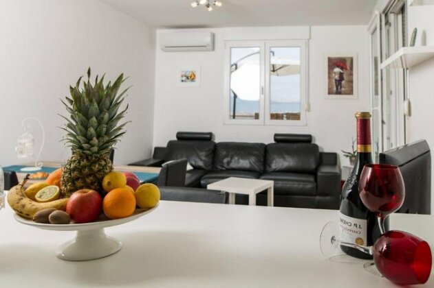 Penthouse Maddy - Photo3