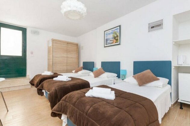 Peruzovic Rooms & Apartments - Photo3