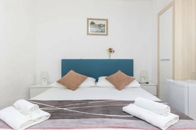 Peruzovic Rooms & Apartments - Photo5