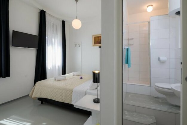 PLR-Peristyle Luxury Rooms Apartment - Photo4