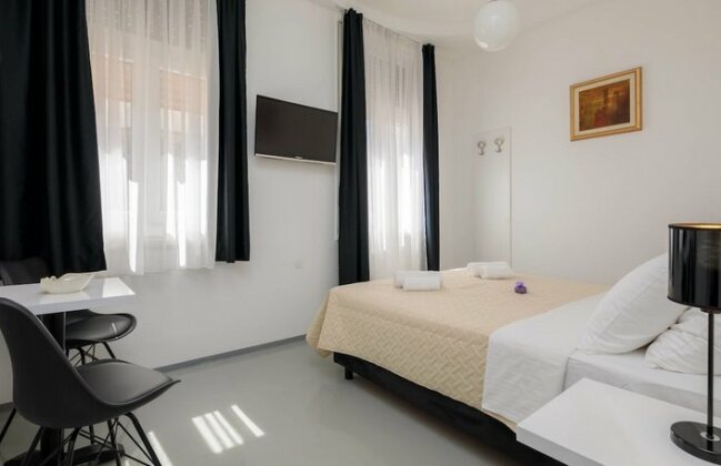 PLR-Peristyle Luxury Rooms Apartment - Photo5