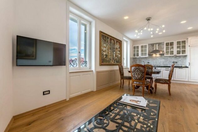 Queen Apartment Split - Photo3