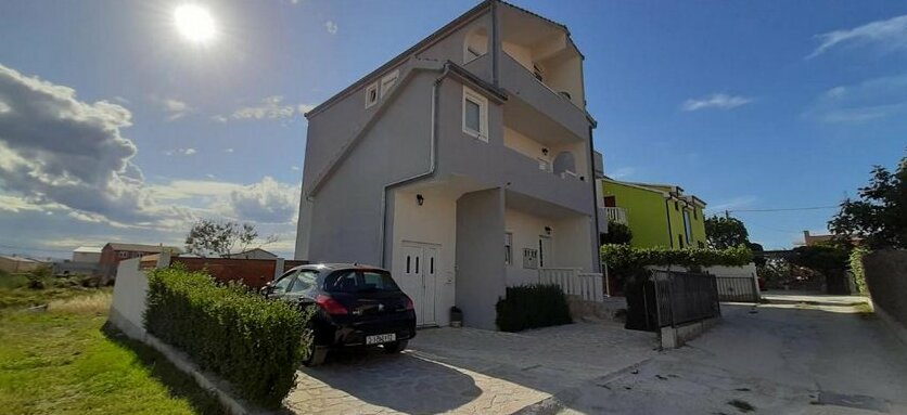 Photo 3