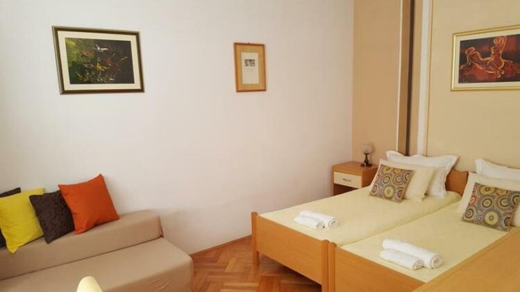 Roje Studio With Yard - Photo5