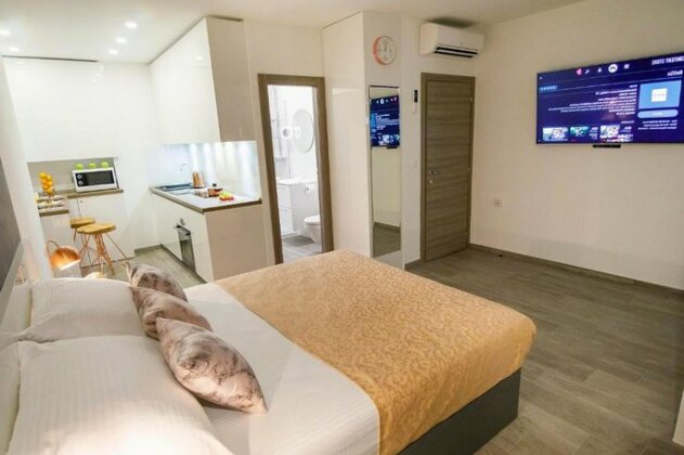 Rose Gold Rooms & Studio with balcony - Photo5