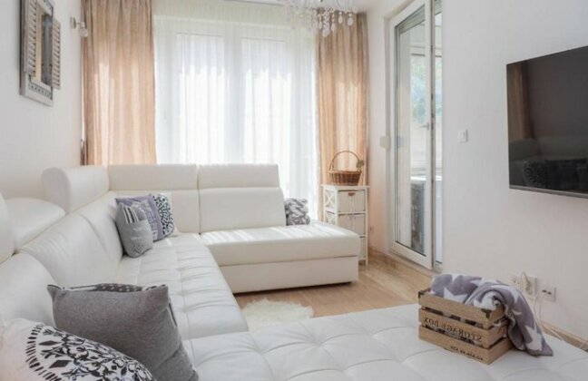  Photo 2