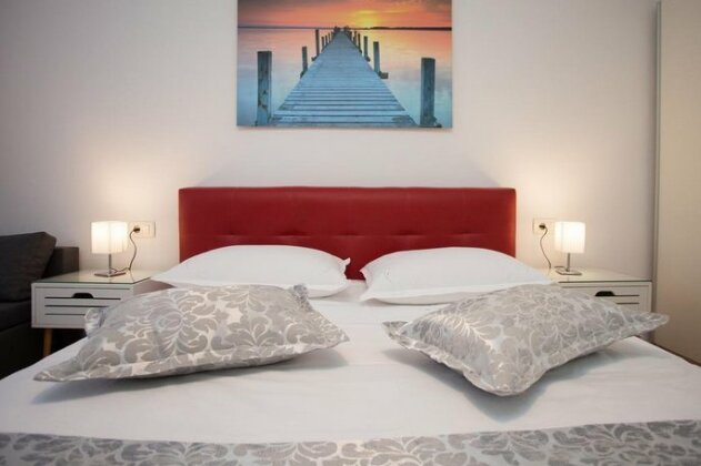 Split Center Beautiful Apartment - Photo4