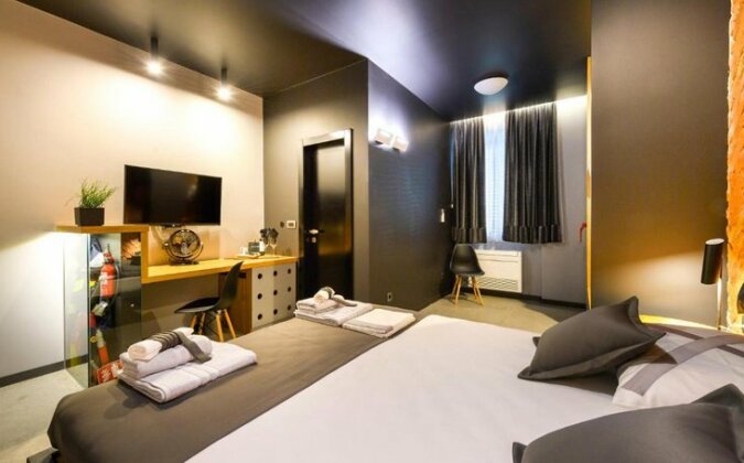 Split Industrial Design Rooms - Photo4