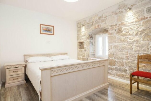 Stone apartman Varos - Photo2