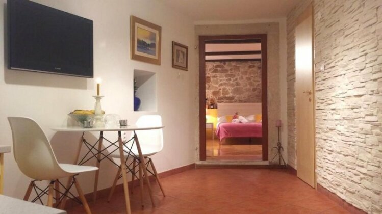 Stone apartment on the ideal location - Photo2