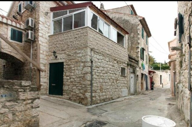 Stone house in the center - Photo2