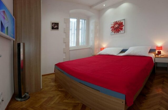 Stylish Theatre Apartments Split - Photo4