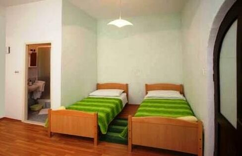 Summer Bay Apartments - Photo2