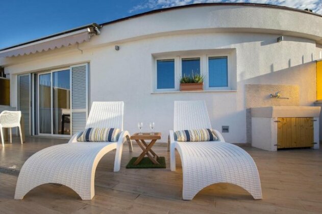 Sunny Rooftop - Photo5