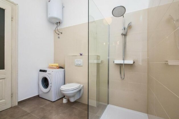 Superb Location Apartment - Photo4