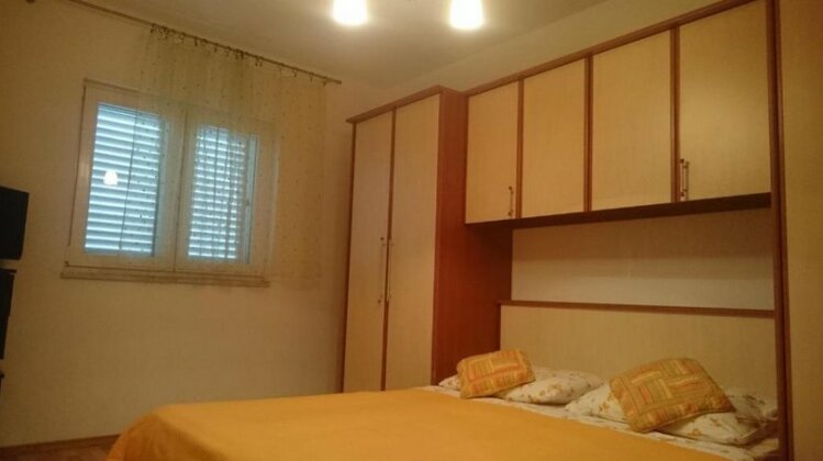 Sweet green apartment with garden - Photo4