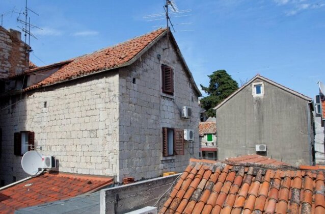  Photo 2