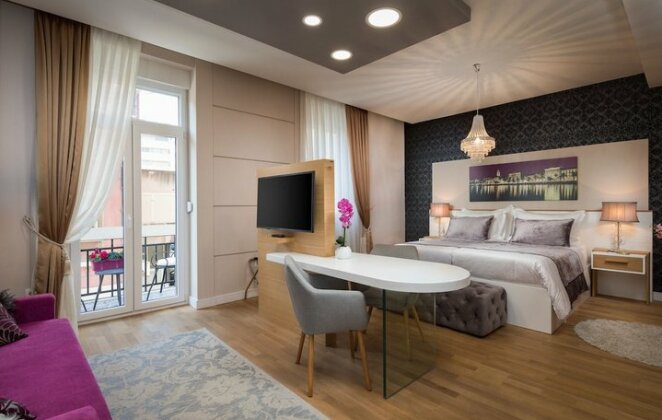 VIP Rooms - Photo2