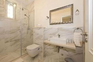 Zephyrus Luxury Yacht Charter - Photo4