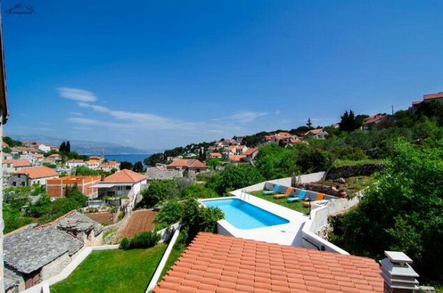 Villa Green Garden Splitska - Photo2