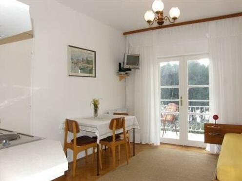 Apartments Lucija Stari Grad - Photo3