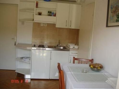 Apartments Lucija Stari Grad - Photo5
