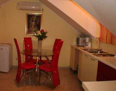 Stari Grad Privat Apartments - Photo4