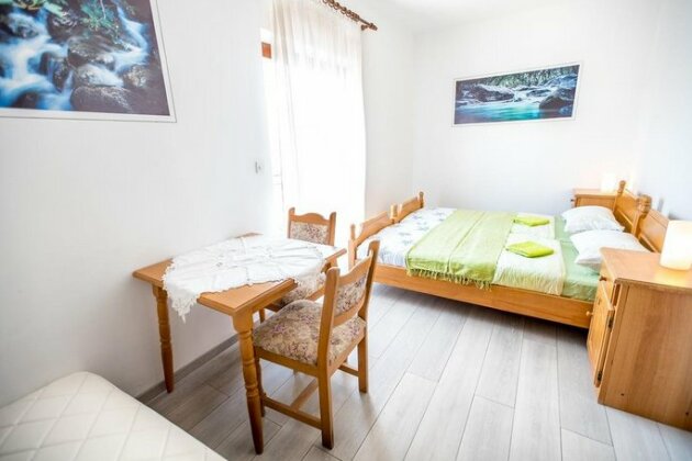 Apartments and Rooms Mare-Monti - Photo5