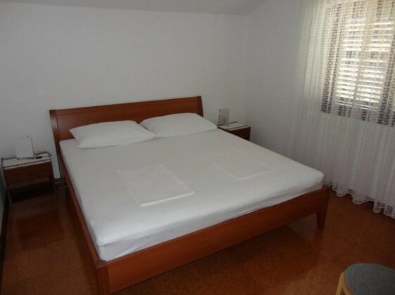 Apartments & Rooms Luka - Photo2