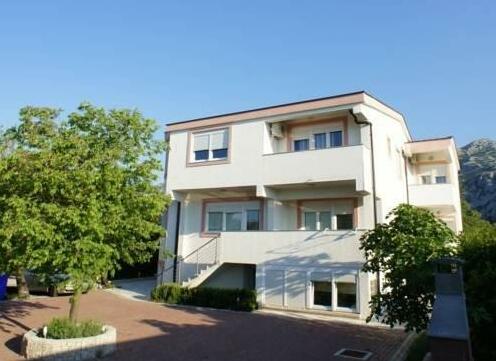Argyruntum Apartments