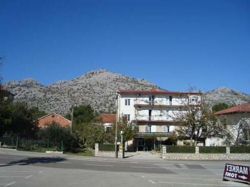 Diana Rooms and Apartments - Photo2