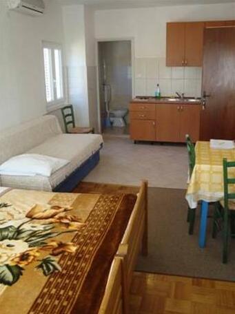Diana Rooms and Apartments - Photo3