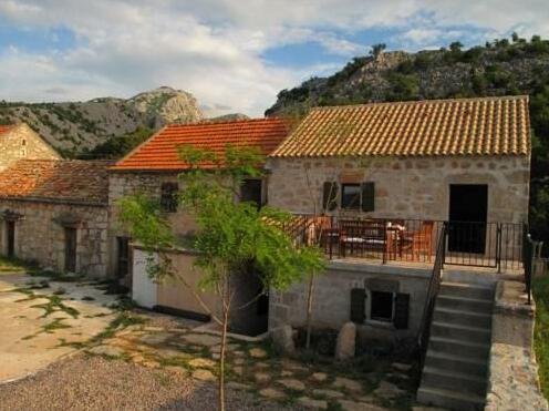 Stone House Varos - Photo2